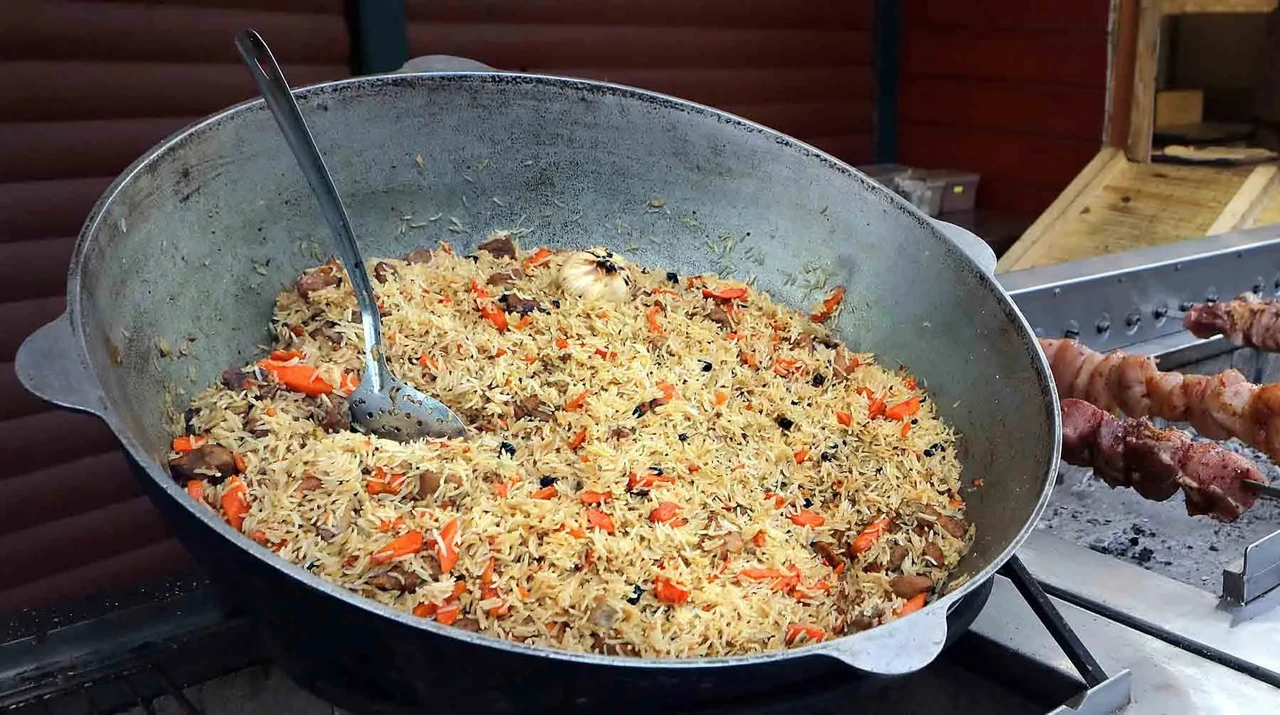 Як приготувати плов з м’ясом у каструлі рецепт: як у казані